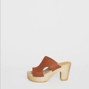 NO.6 ALEXIS CUT OUT CLOG SLIDE CARAMEL 42